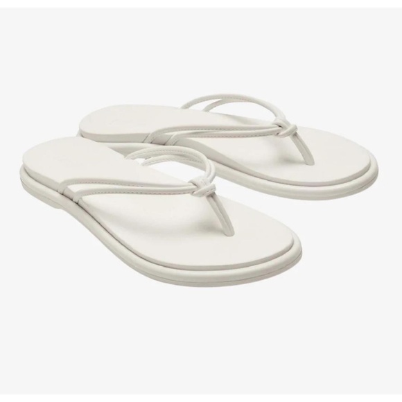 OluKai Women's 'Aka Beach Sandals white size 11 - Picture 1 of 8